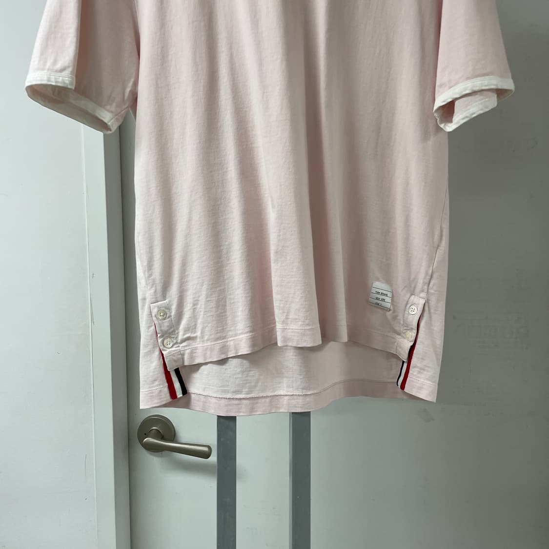 톰브라운 반팔 티셔츠 핑크 3  상품이미지3