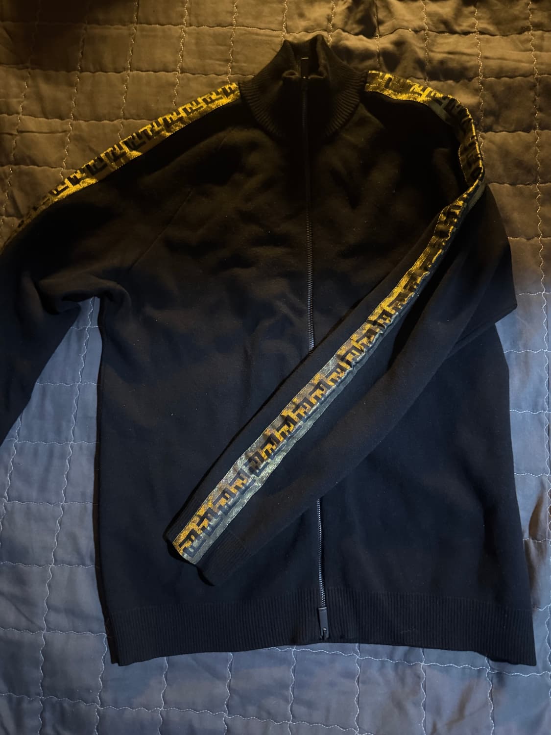 펜디 로고 테이프 블랙 집업 가디건 상품이미지1