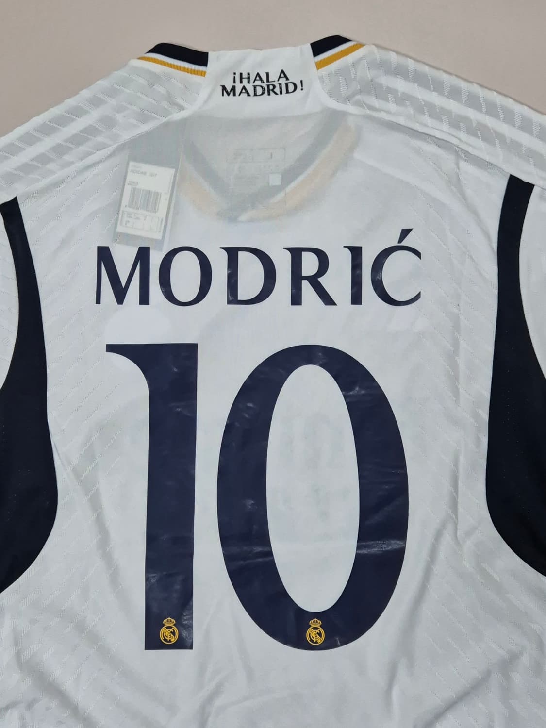 24-25 레알마드리드 홈 모드리치 유니폼 L(마킹불량) 상품이미지6