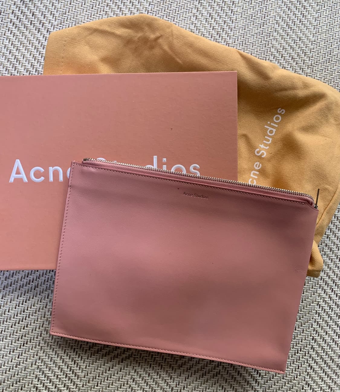 아크네스튜디오 클러치 상품이미지1