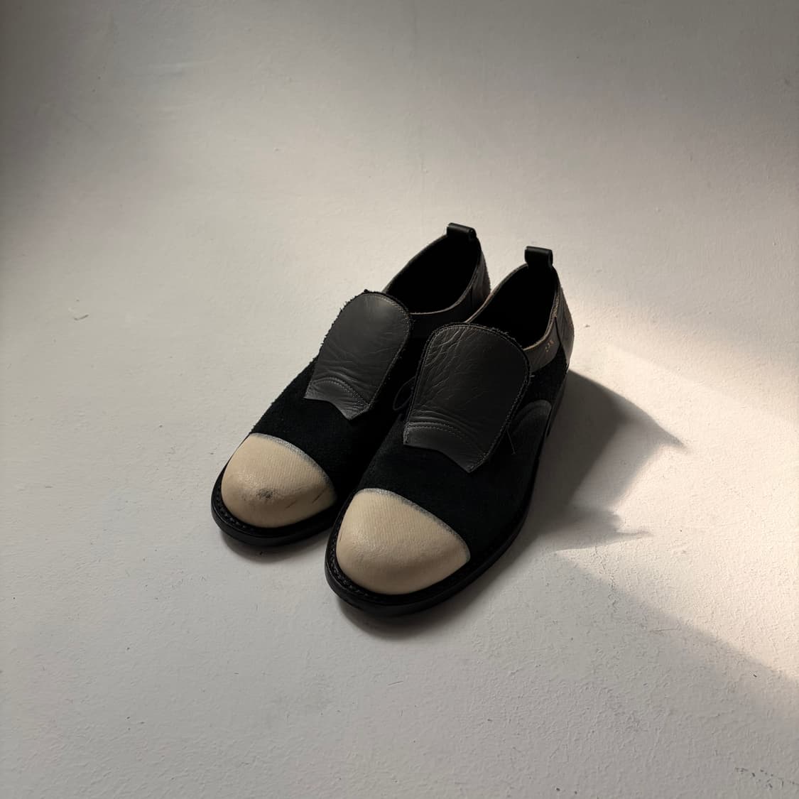 Ivory Toe Slip-On Shoes 상품이미지1