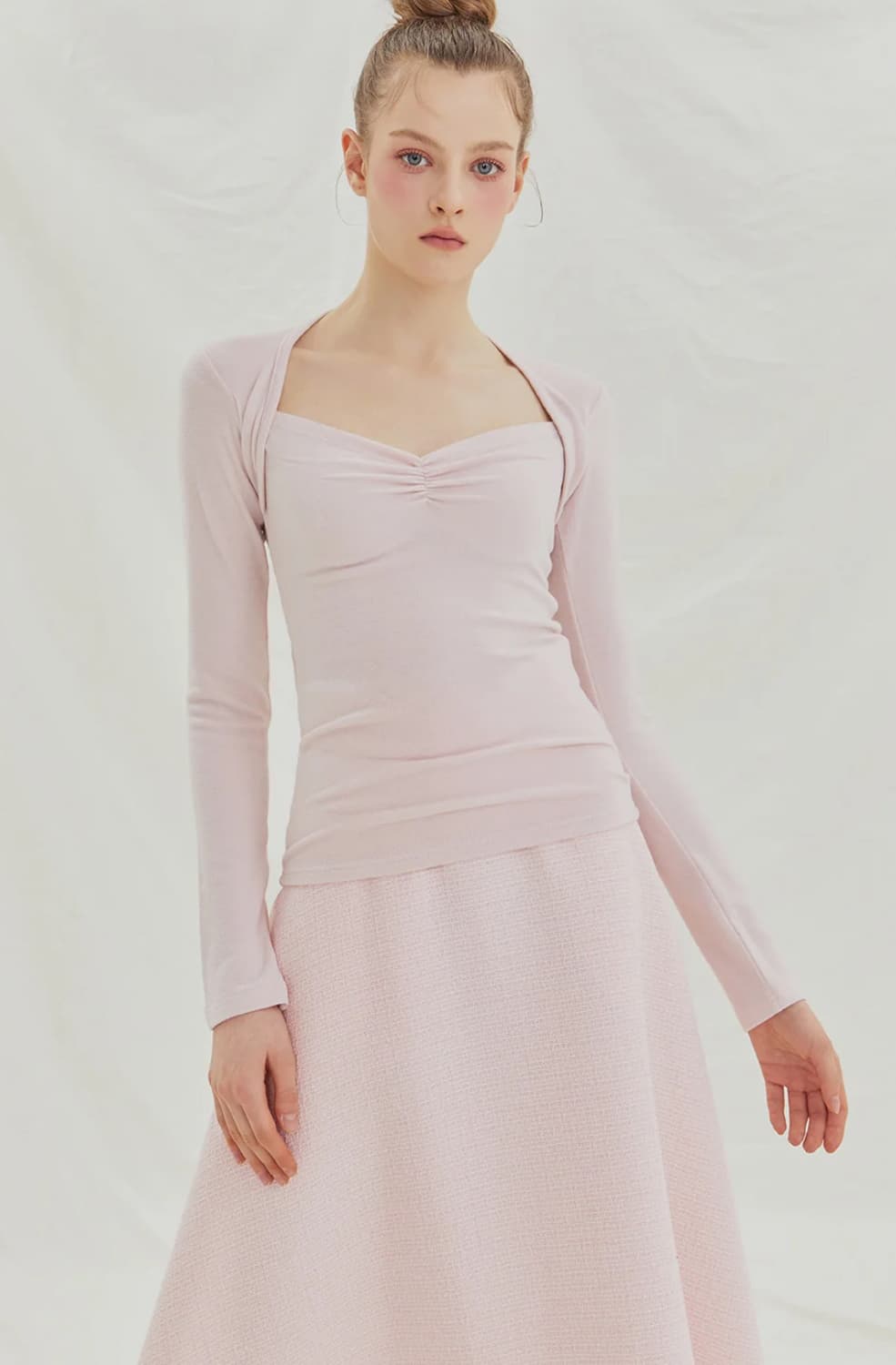 강혜원착용이바나헬싱키Armo knit blouse 아르모 니트블라우스 상품이미지3