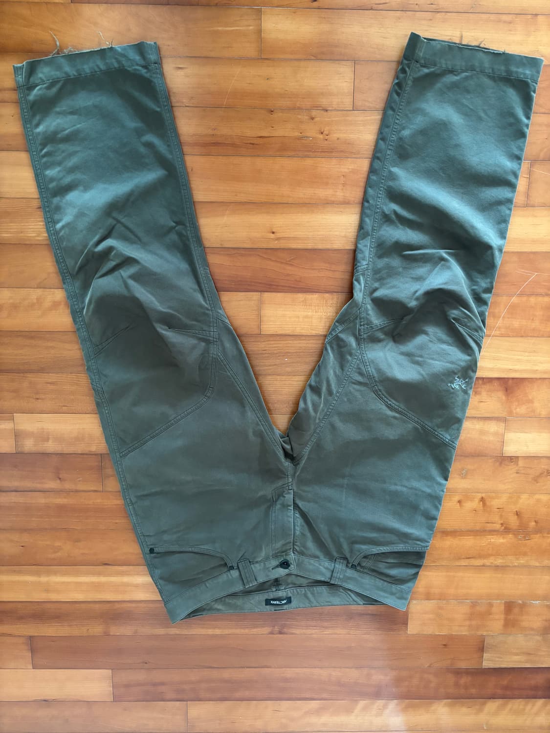 아크테릭스 크로닌 팬츠 문쉐도우 팝니다 36사이즈 상품이미지7