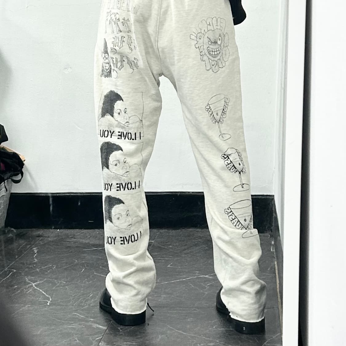 도넛리벤지 그래픽 스웻 팬츠 상품이미지3