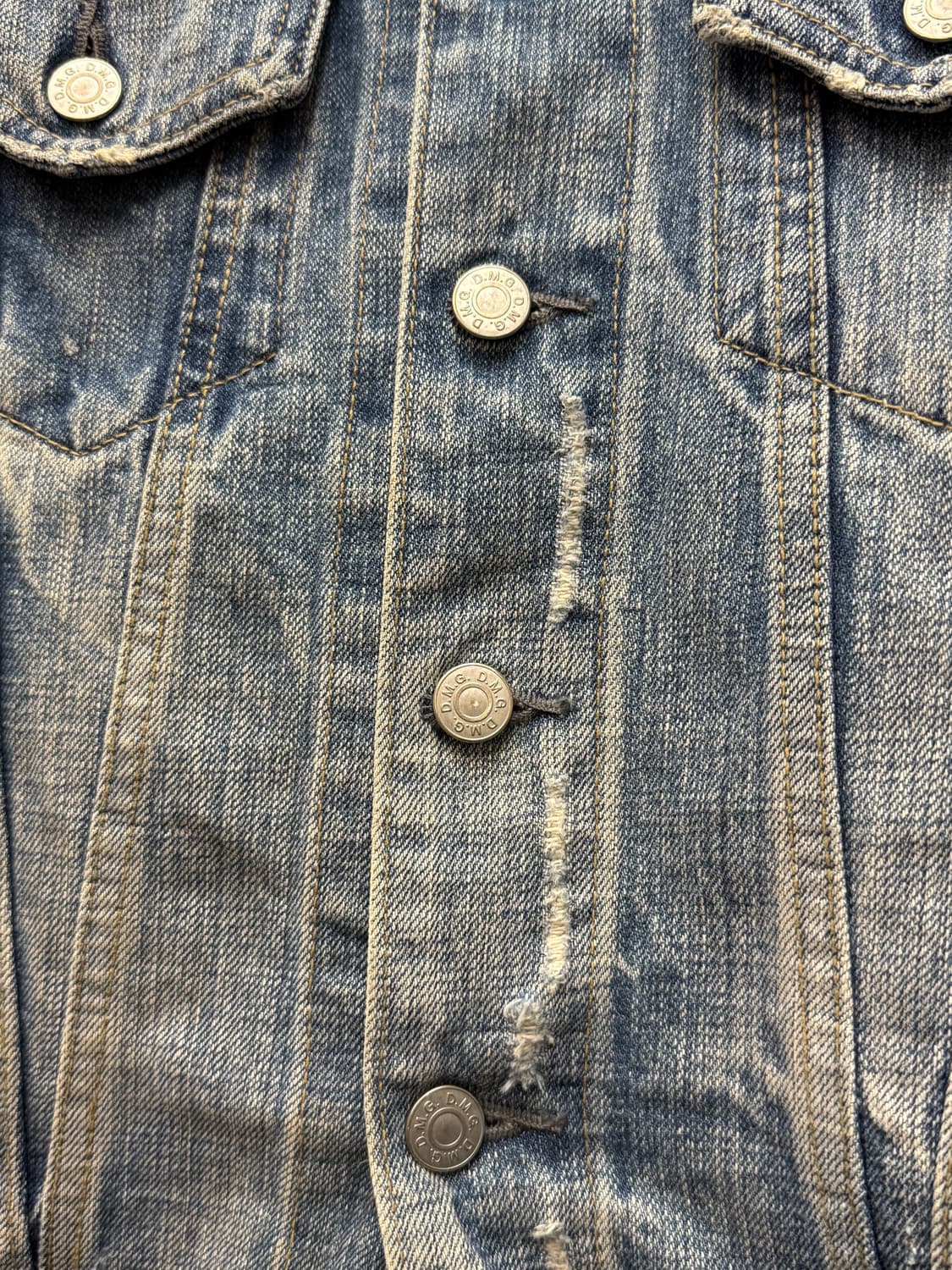 D.M.G 3rd Type Distressed Denim Trucker 상품이미지4