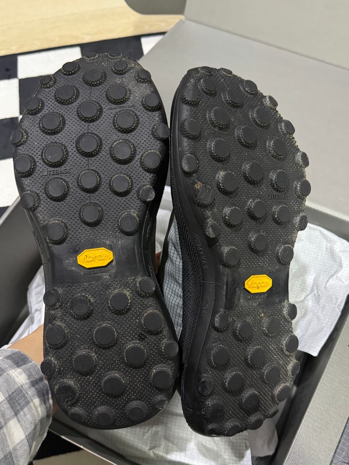 새티스파이 더 라커 쉐도우 러닝화 상품이미지2