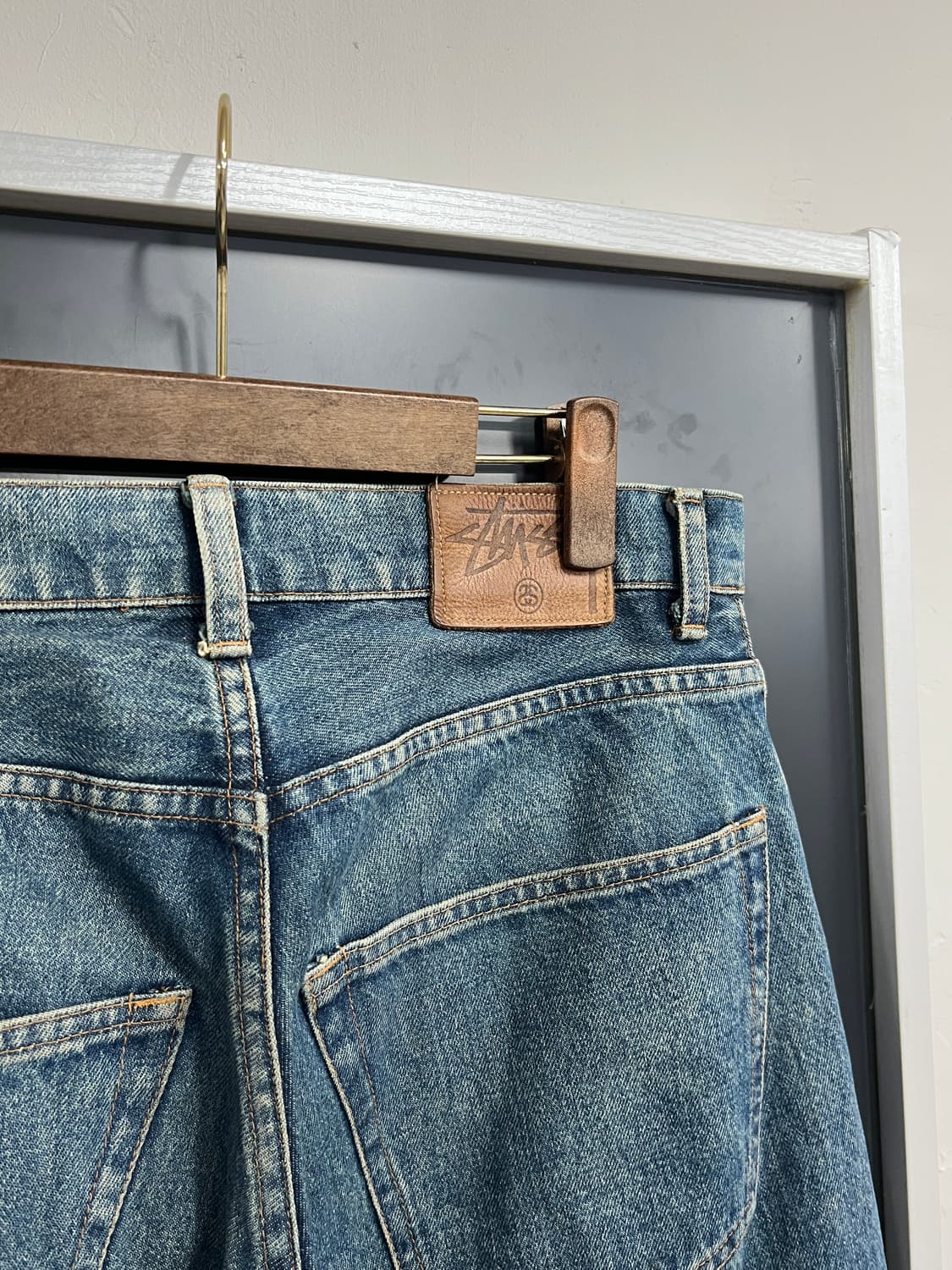 Stussy 스투시 버튼플라이 레귤러핏 연청 데님 팬츠 상품이미지2