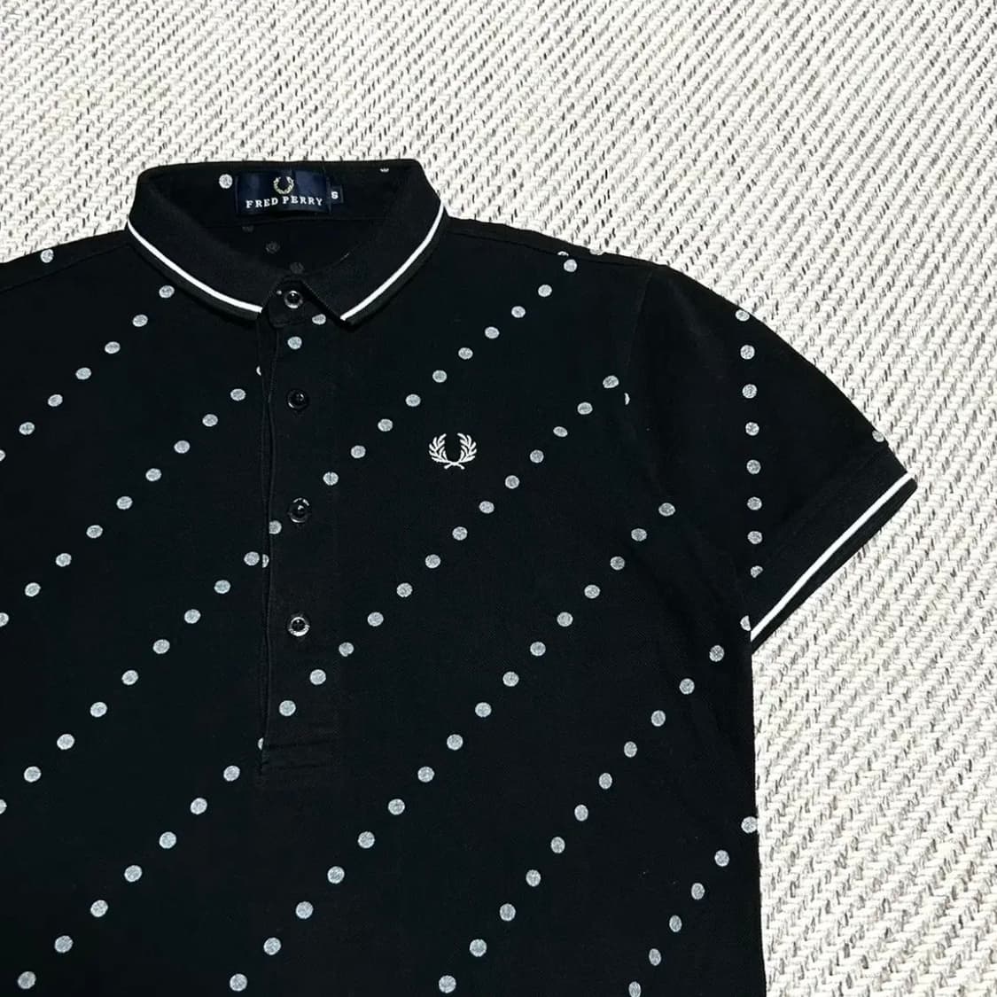 [S] Fredperry 프레드페리 도트 블랙 반팔 카라티 상품이미지3