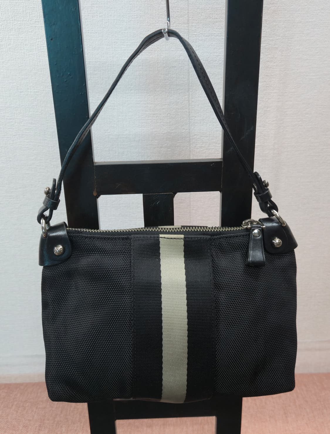발리 정품 블랙 컬러 가죽 스트랩 클라파 캔버스 핸드백토트겸 숄더백 상품이미지2