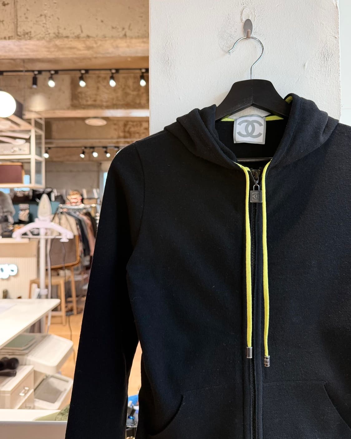 샤넬 스포츠 블랙 후드 집업 상품이미지4