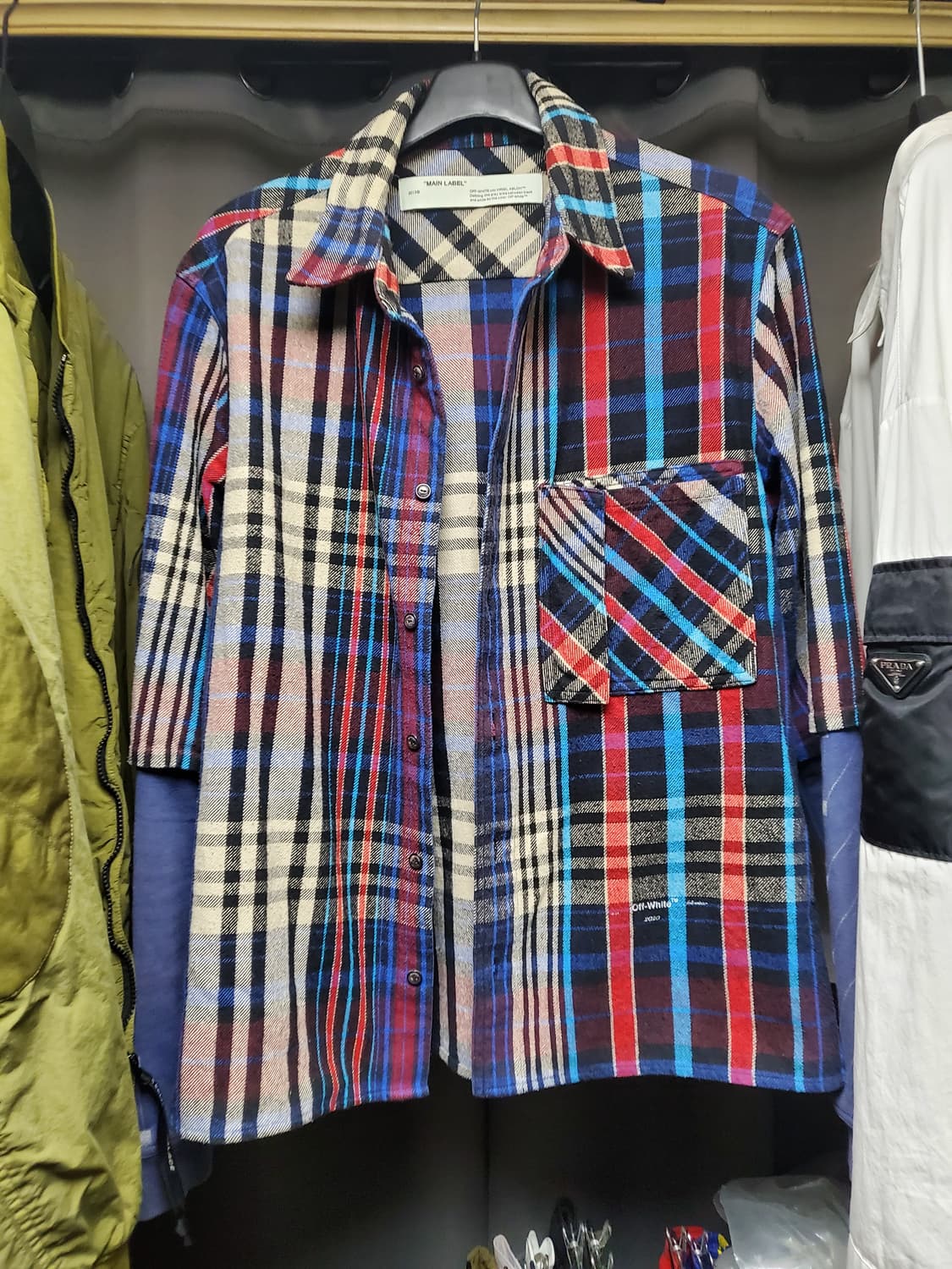 오프화이트 레이어드 맨투맨 셔츠 상품이미지1