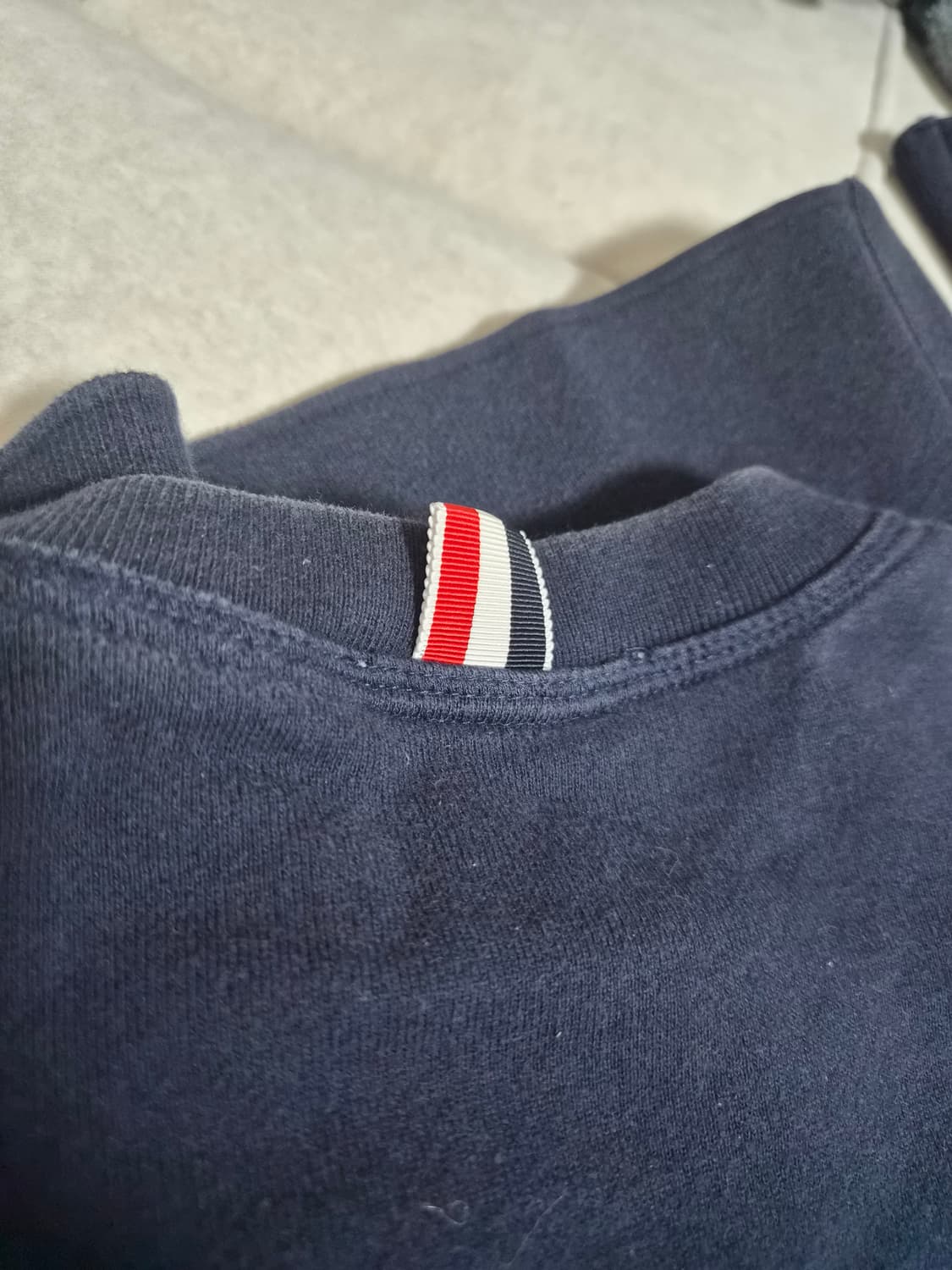 톰브라운 4선완장 맨투맨 상품이미지5