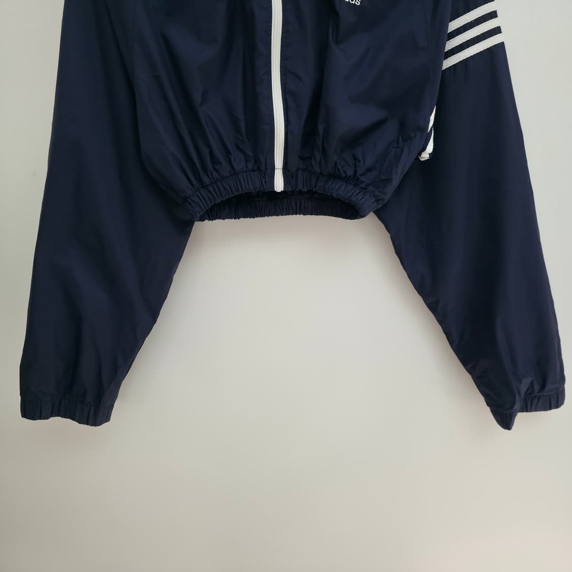 [M] 아디다스 네이비 크롭 리폼 바람막이 상품이미지3