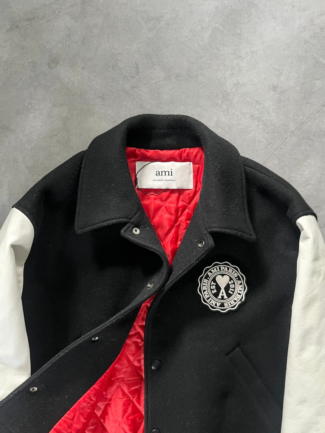 AMI 아미 파리 드 쾨르 패치 테디 보머 바시티 자켓 상품이미지5