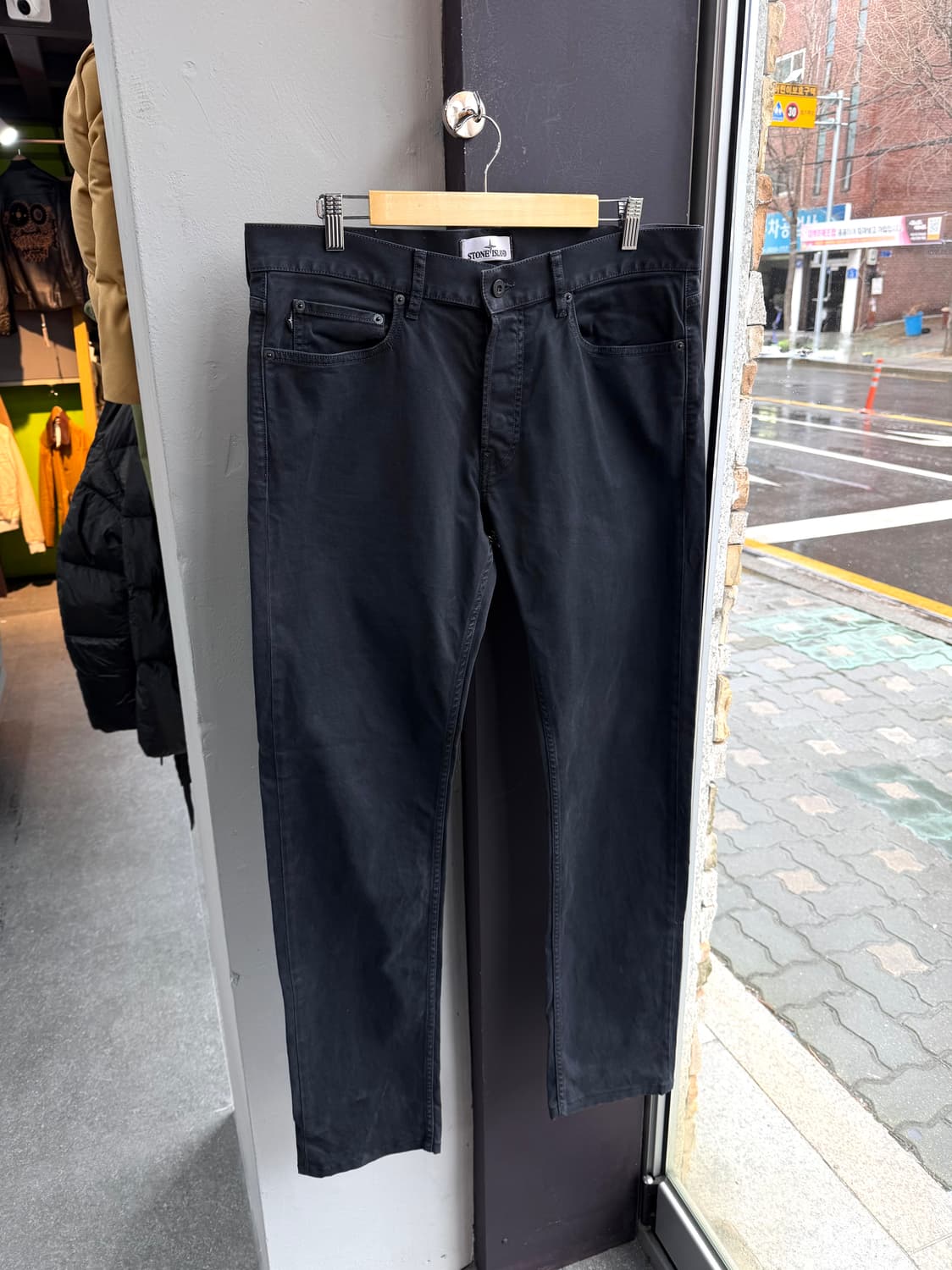 34~35/ 스톤아일랜드 백 와펜 패치 블랙 데님 팬츠 상품이미지2
