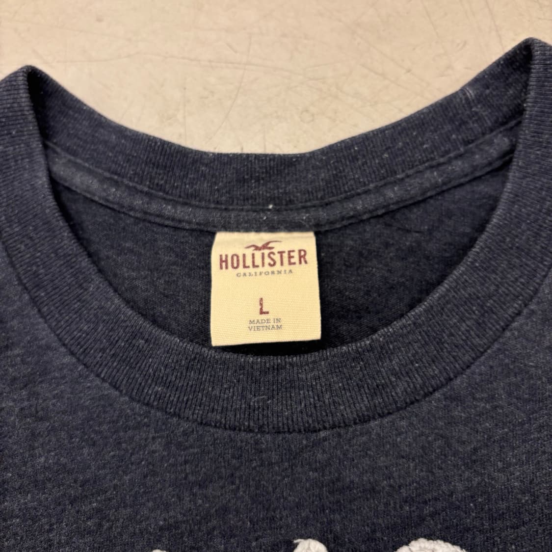 홀리스터 아치로고 네이비 반팔티 상품이미지3