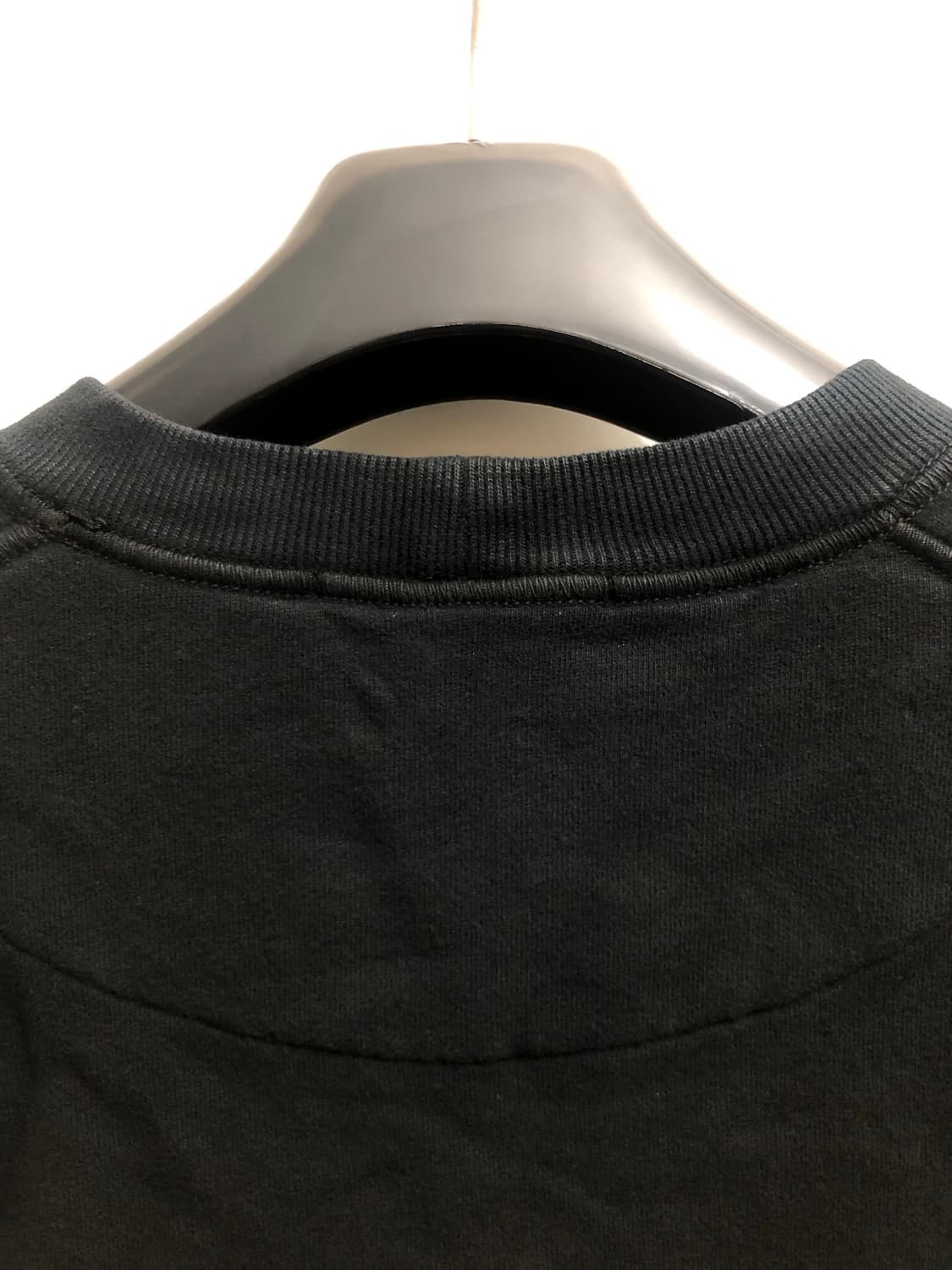 [M] 스톤아일랜드 와펜 패치 기모 맨투맨 블랙 상품이미지5