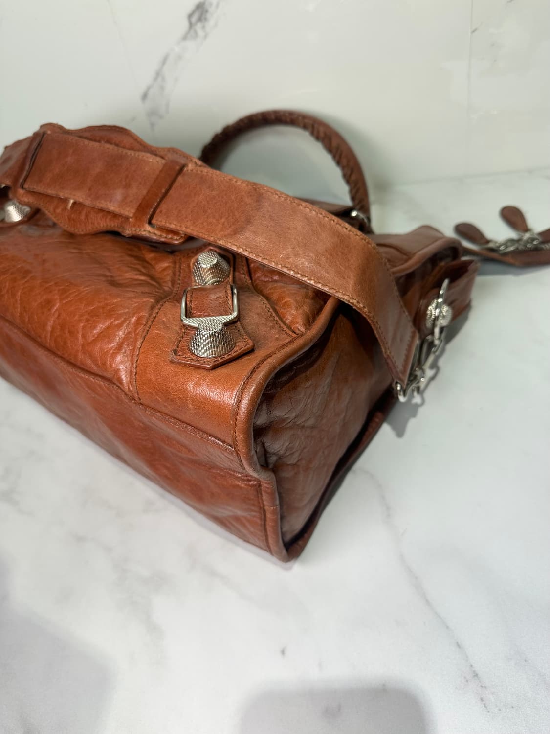 [A 정품] 발렌시아가 자이언트 시티 모터백 미디움 브라운 상품이미지3