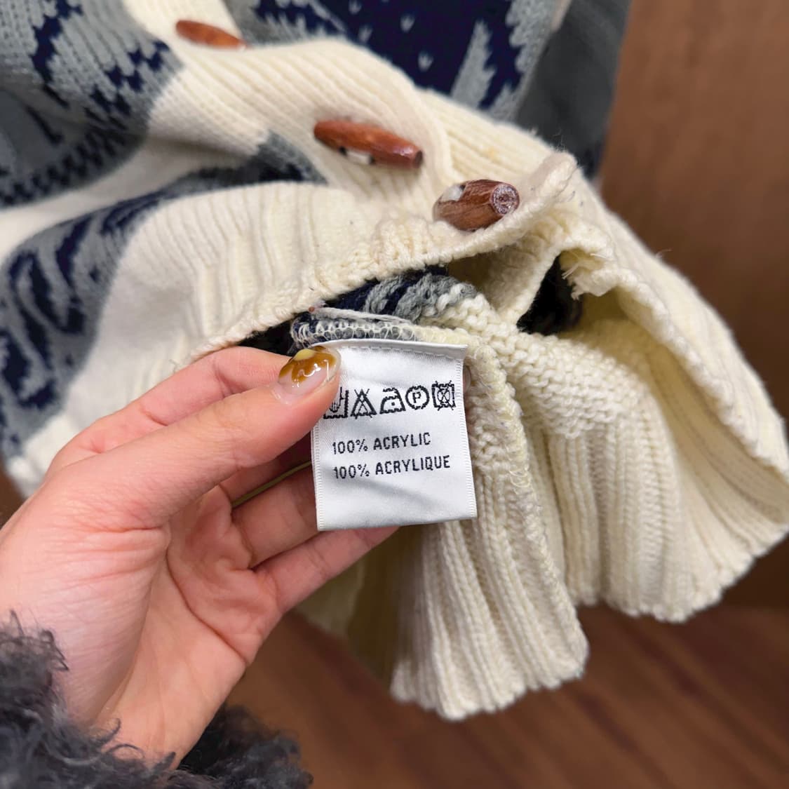 빈티지 후드 니트 가디건 사슴 자카드 패턴 우드 토글 디테일 아이보리 상품이미지6