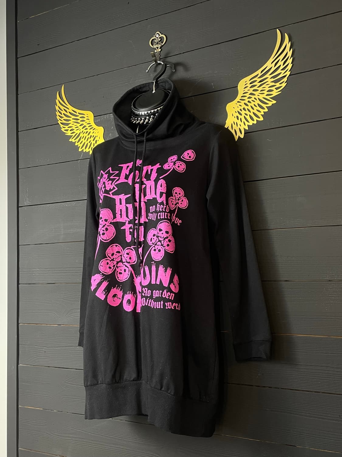 ALGONQUINS 알곤퀸 펑크 하이넥 목폴라 핑크 레터링 롱슬리브 상품이미지2