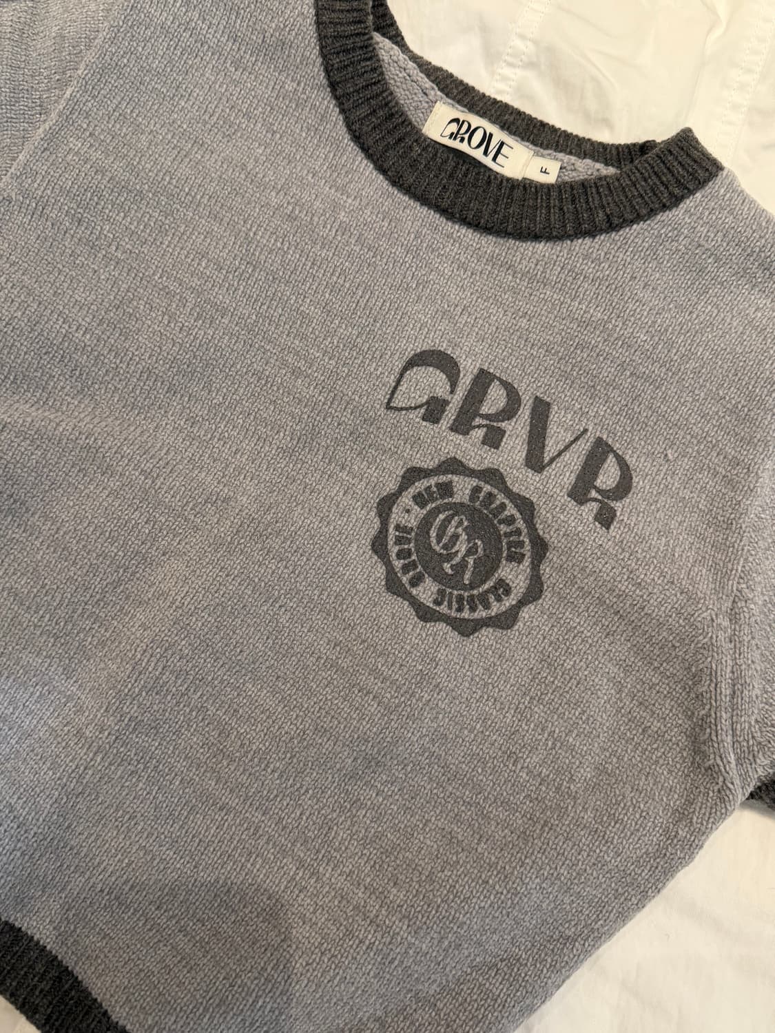 그로브 22FW 세미 크롭 반팔 니트 상품이미지4