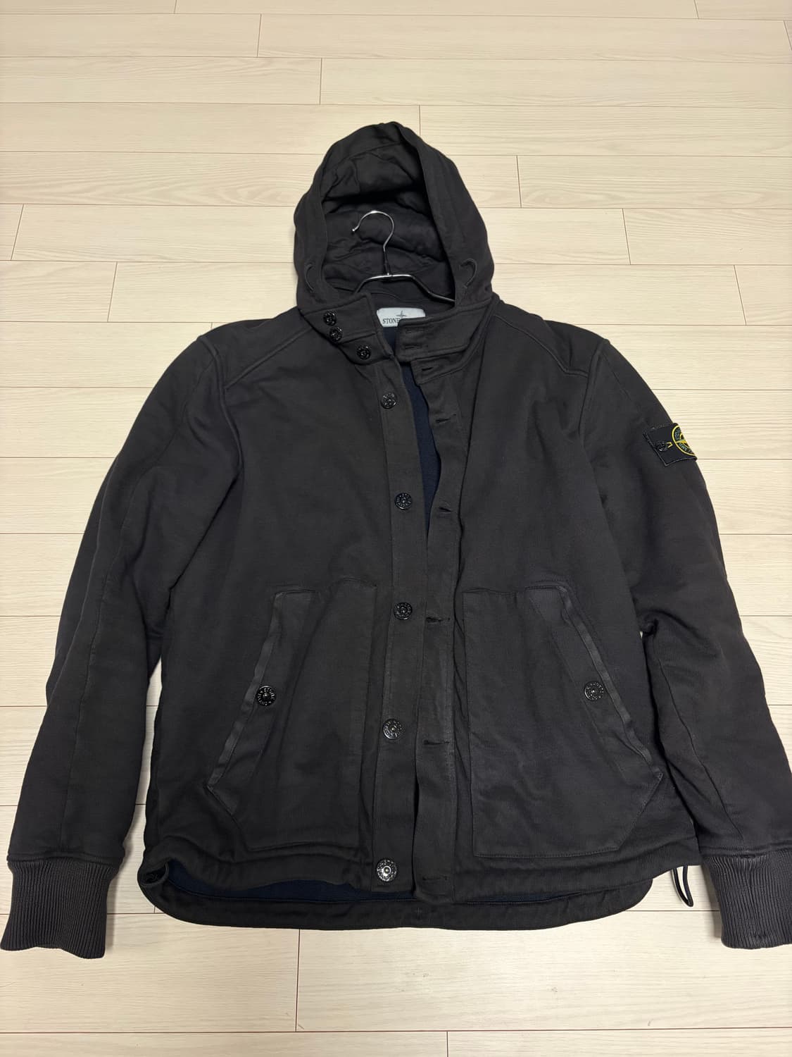 스톤아일랜드 후디드 버튼 스웻 점퍼 상품이미지1