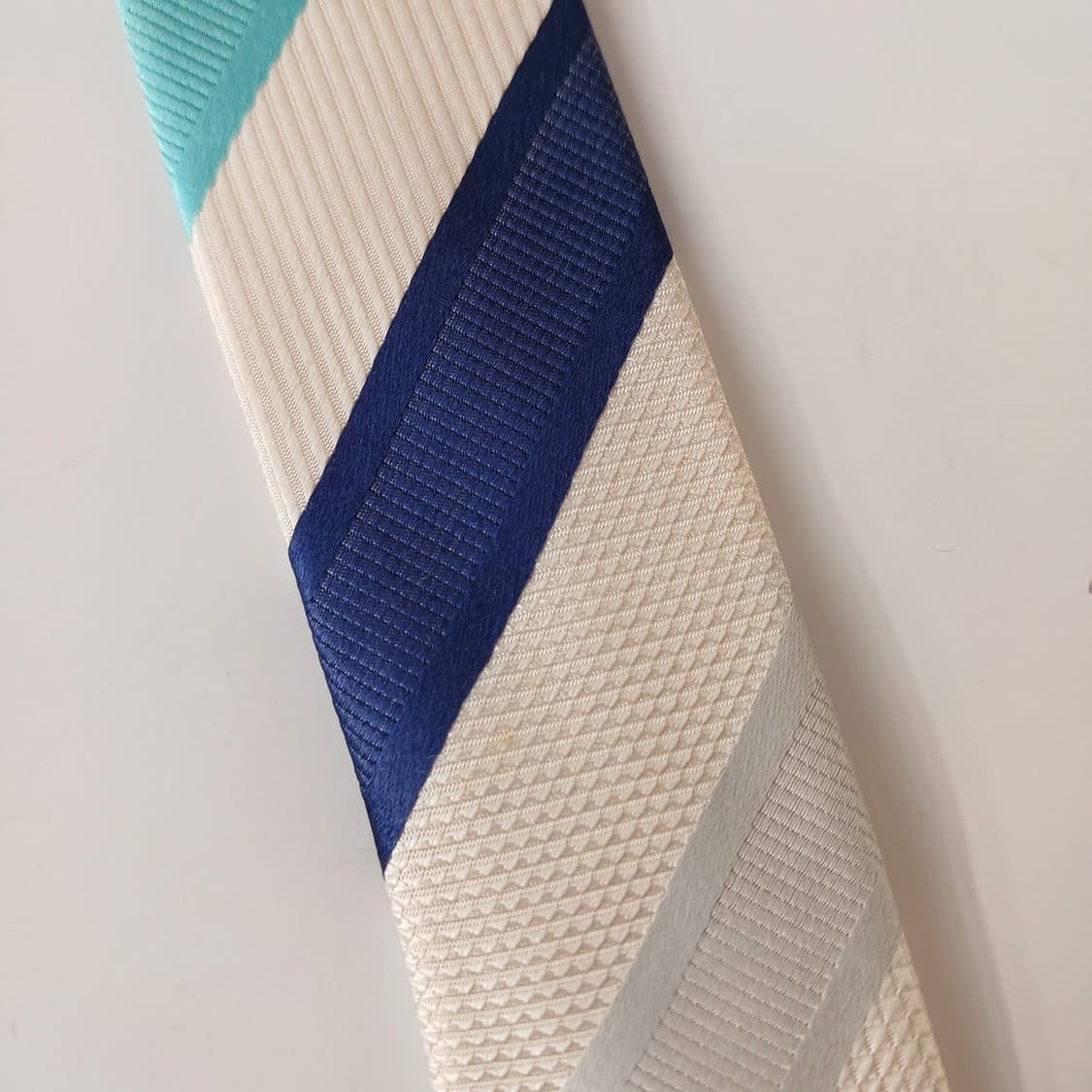 아쿠아스큐텀 실크 스트라이프 넥타이 9.3cm A등급 A19349
 상품이미지9