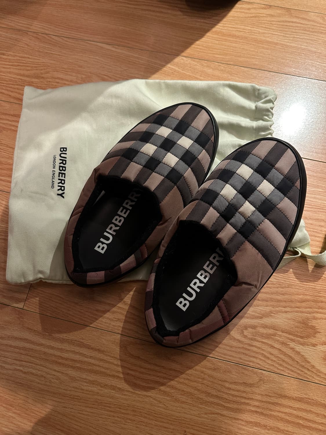 버버리 뮬 실내외 겸용 슬리퍼 상품이미지1