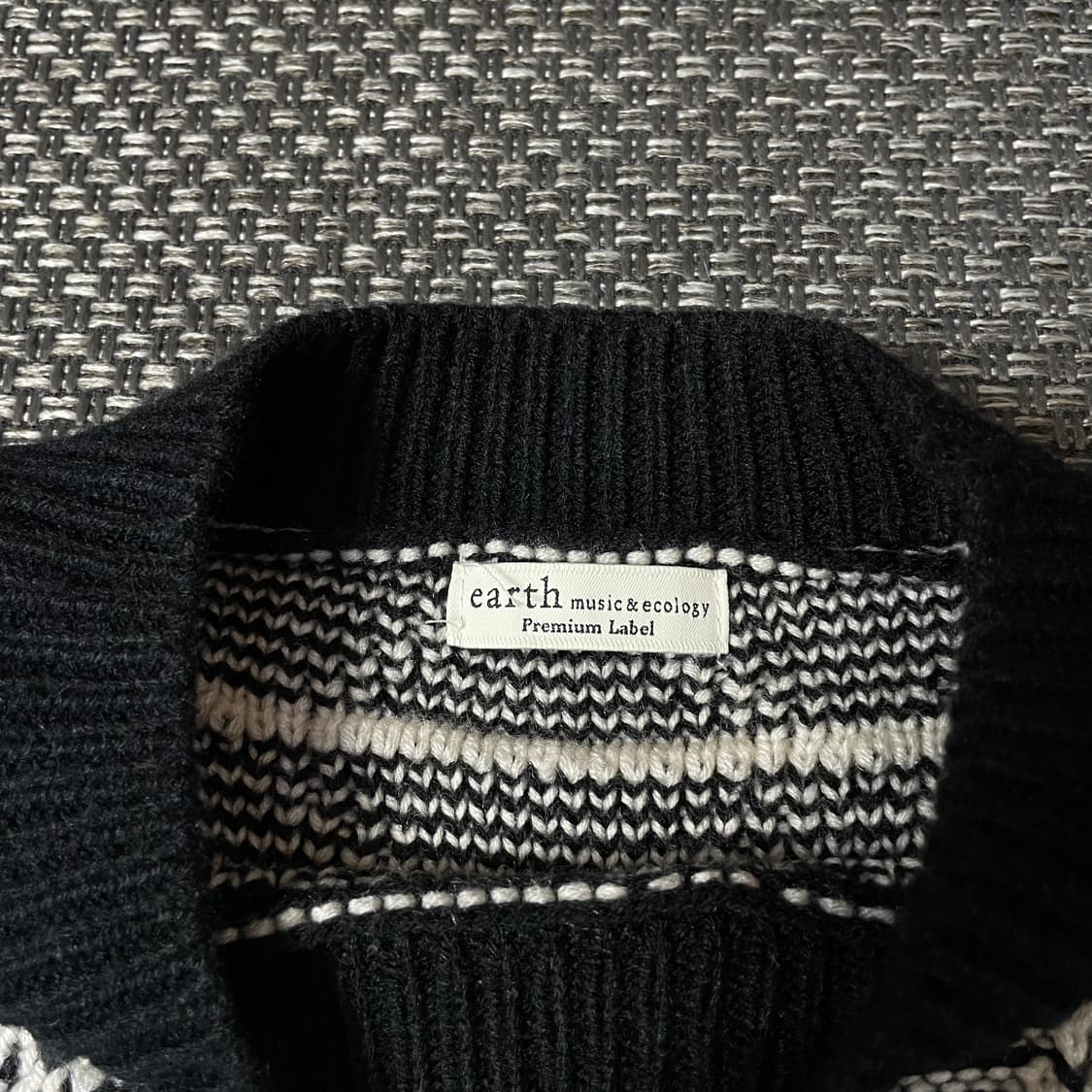 빈티지 블랙 화이트 아가일 패턴 니트 상품이미지4