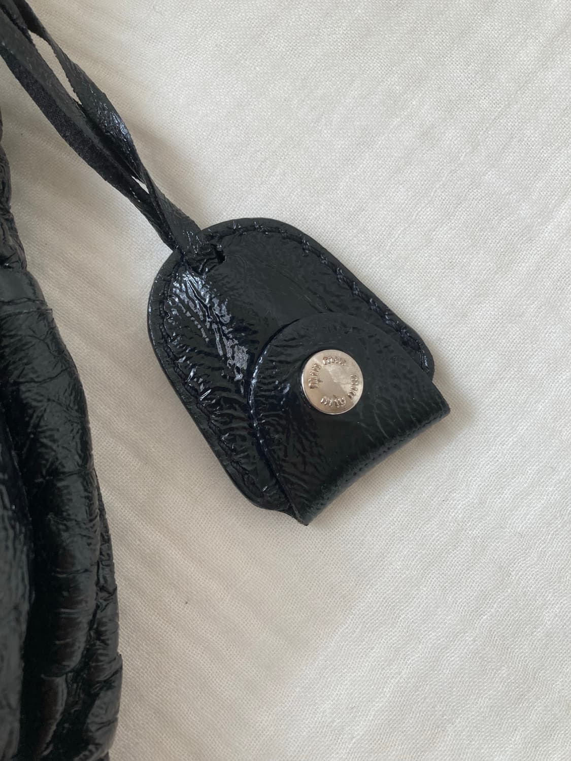 미우미우 블랙 숄더 크로스 백 상품이미지3