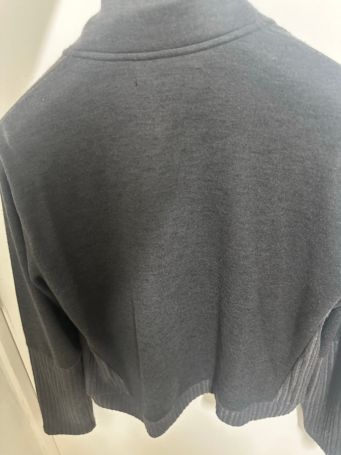 [3] 해칭룸 더블 슬리브 트랙 가디건 카키 상품이미지2