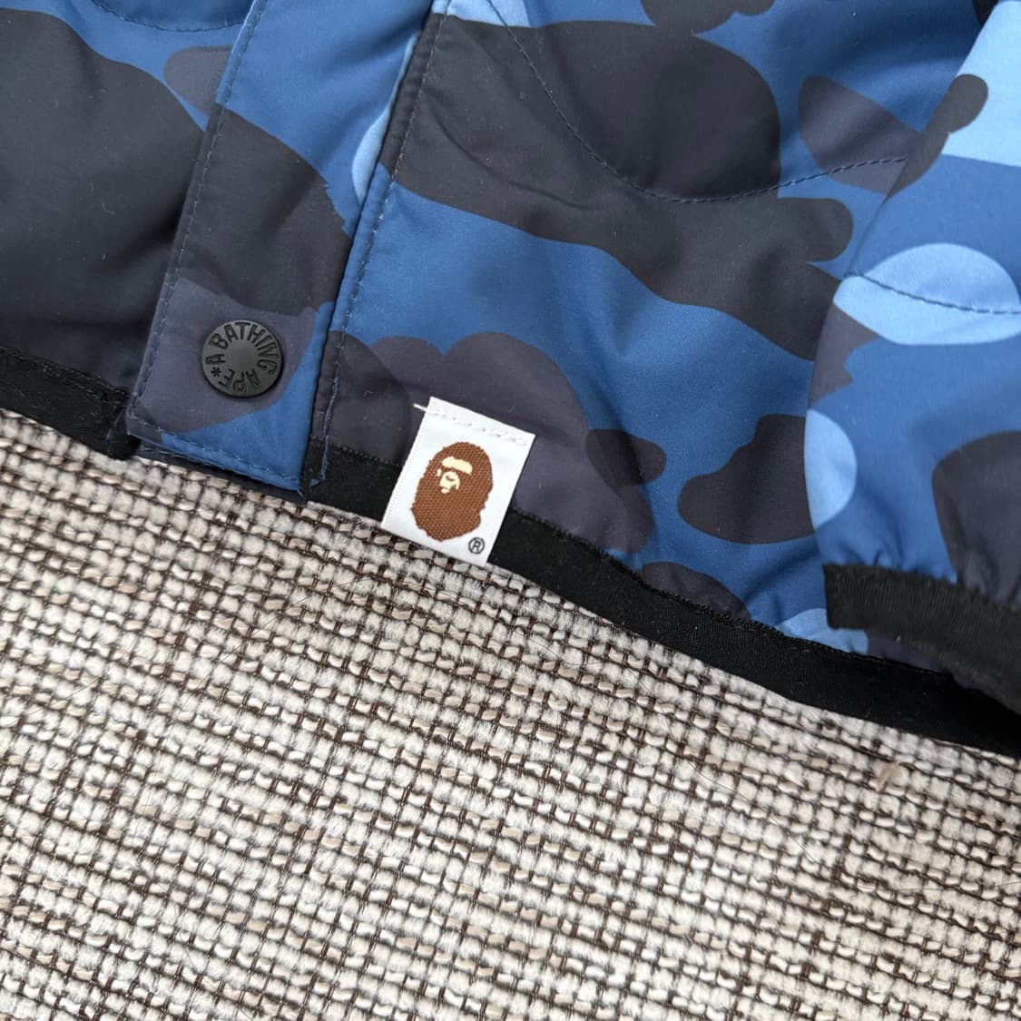 베이프 컬러 카모 라이트웨이트 다운 자켓 상품이미지4