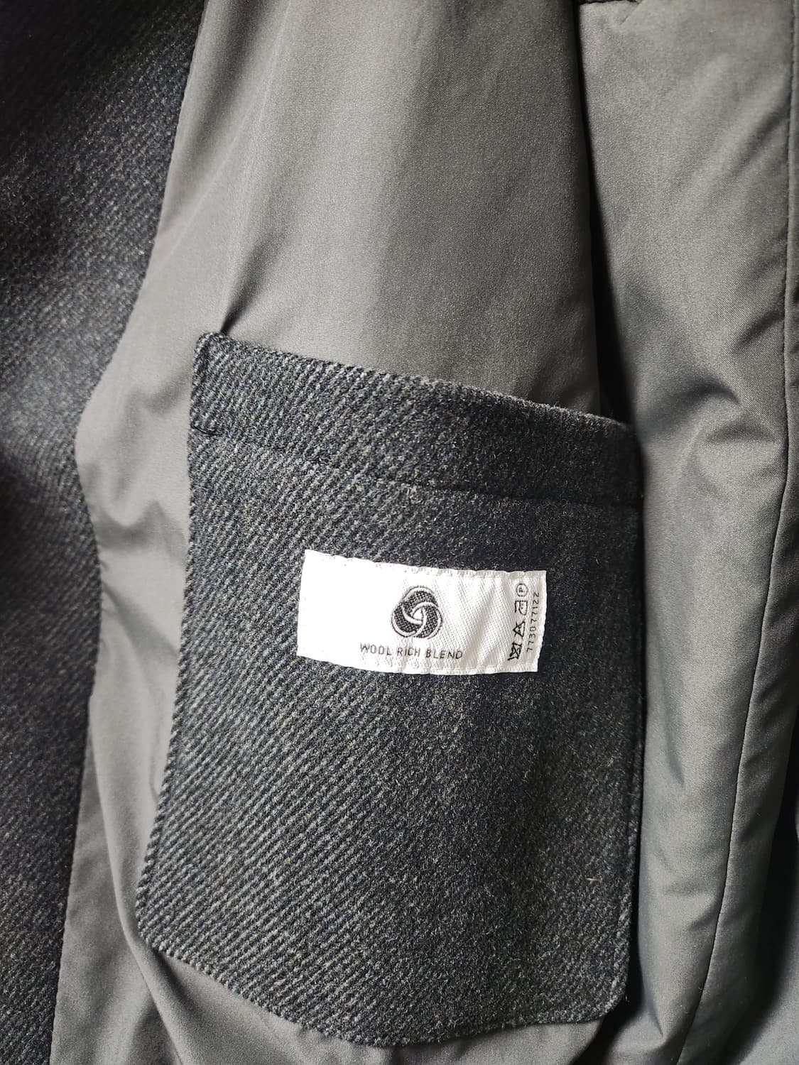 어나더오피스 볼륨 울 블루종_캐비어 상품이미지4