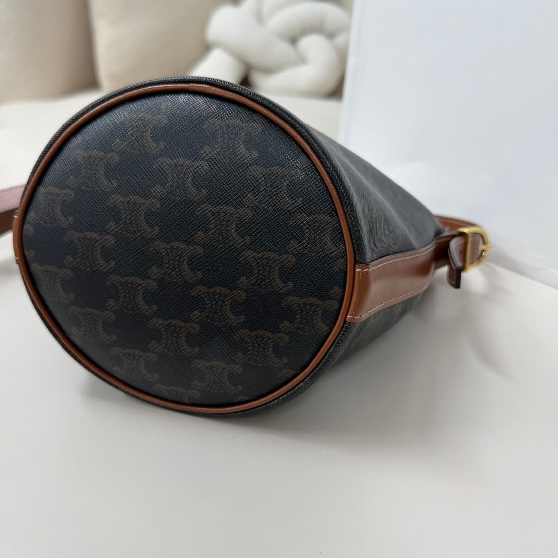 (당일출고) 셀린느 트리오페 스몰 드로스트링 버킷백 상품이미지4