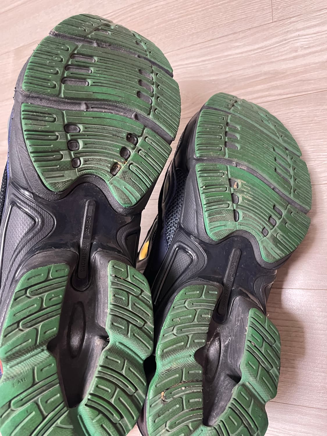 아디다스 라프시몬스 오즈위고 스니커즈 나이트 마린 285 상품이미지4