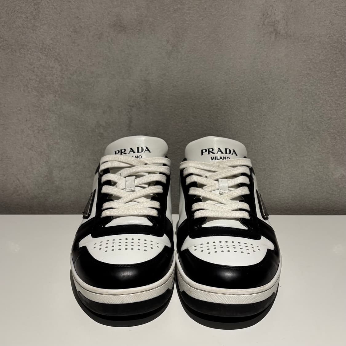 프라다 삼각로고 다운타운 스니커즈 상품이미지3