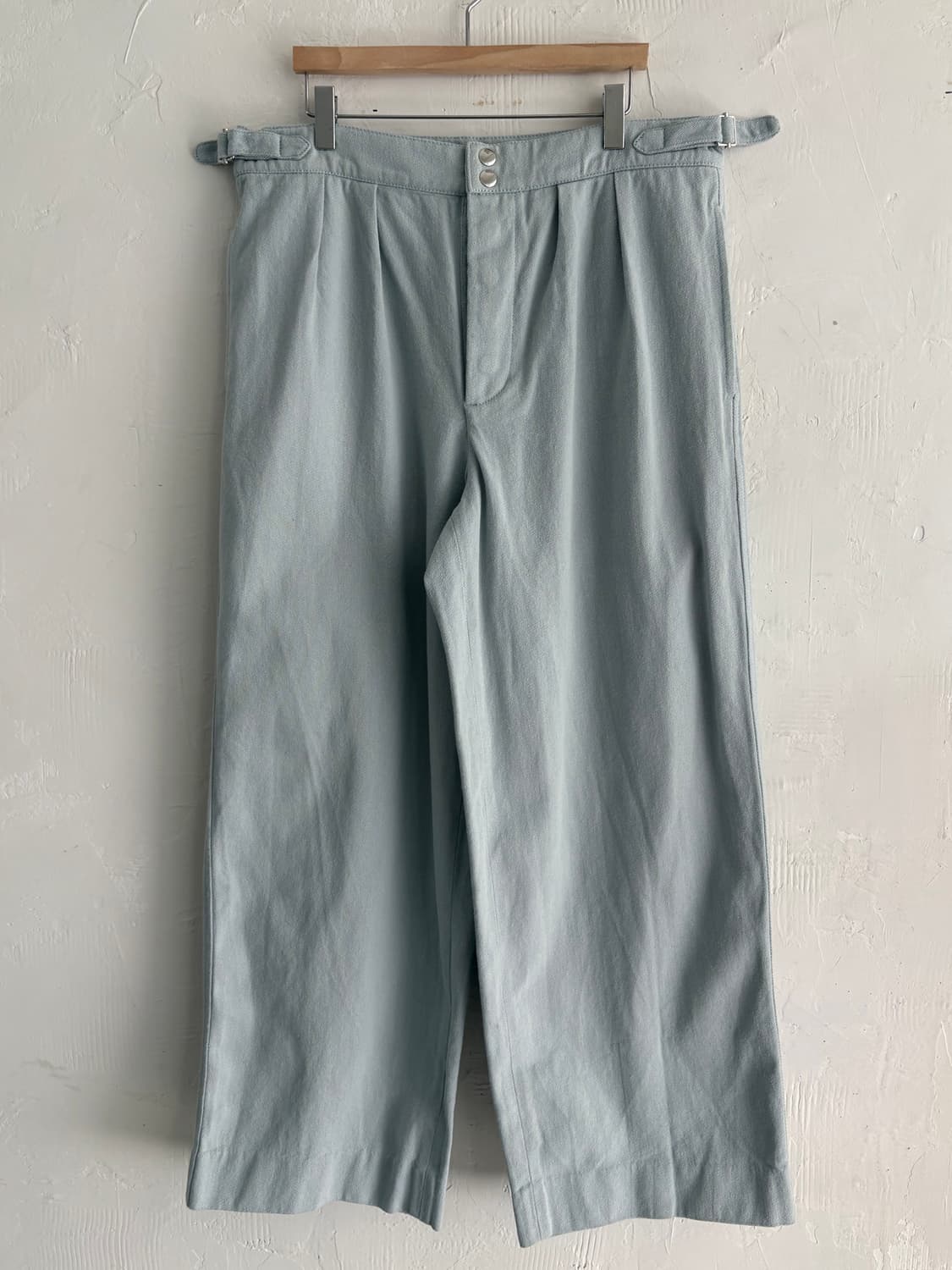 Bode 보디 스카이 블루 컬러 버튼 플라이 사이드 스트랩 팬츠  상품이미지1