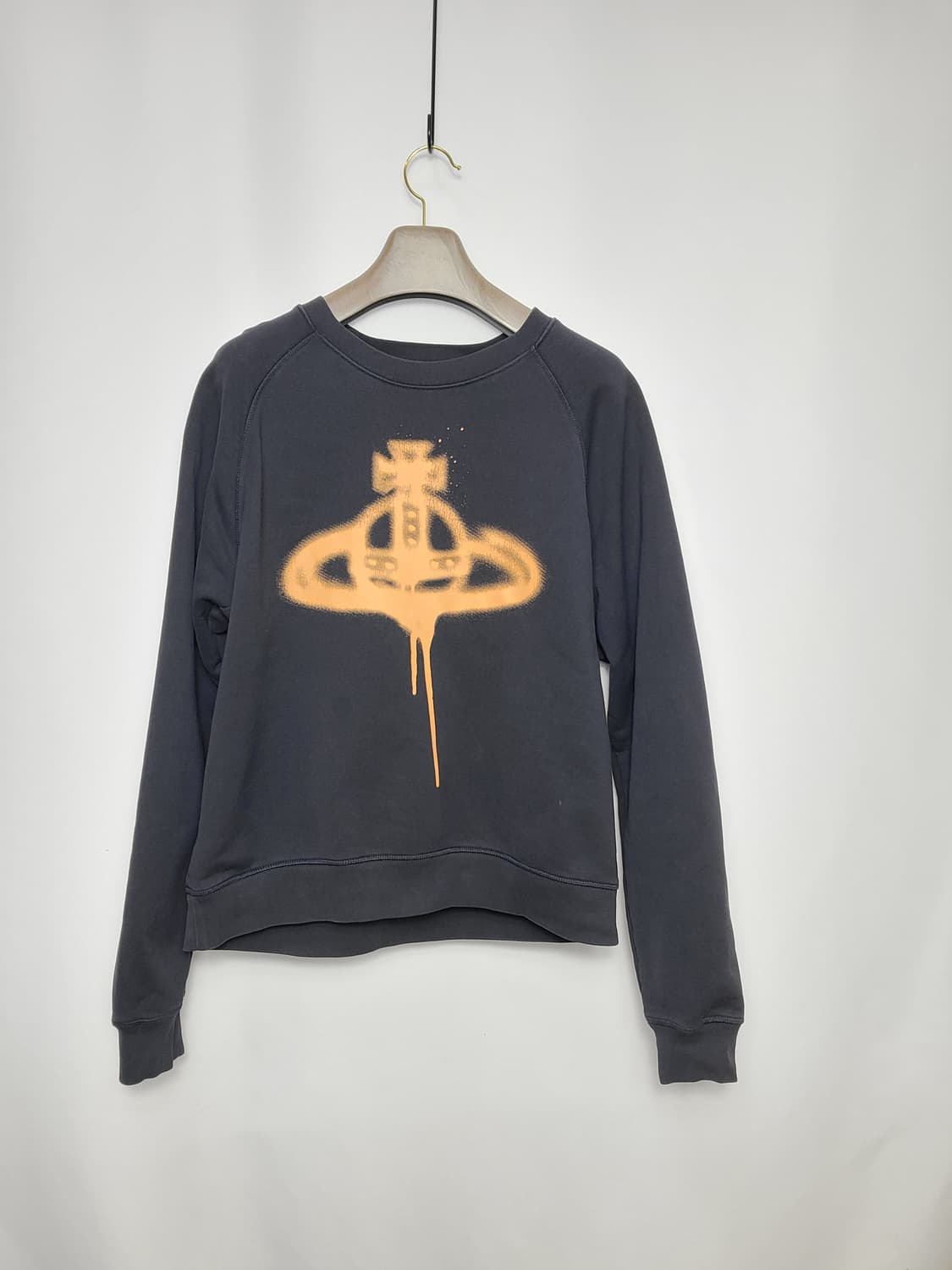 비비안웨스트우드 ORB 스프레이 맨투맨 네이비 M 상품이미지1