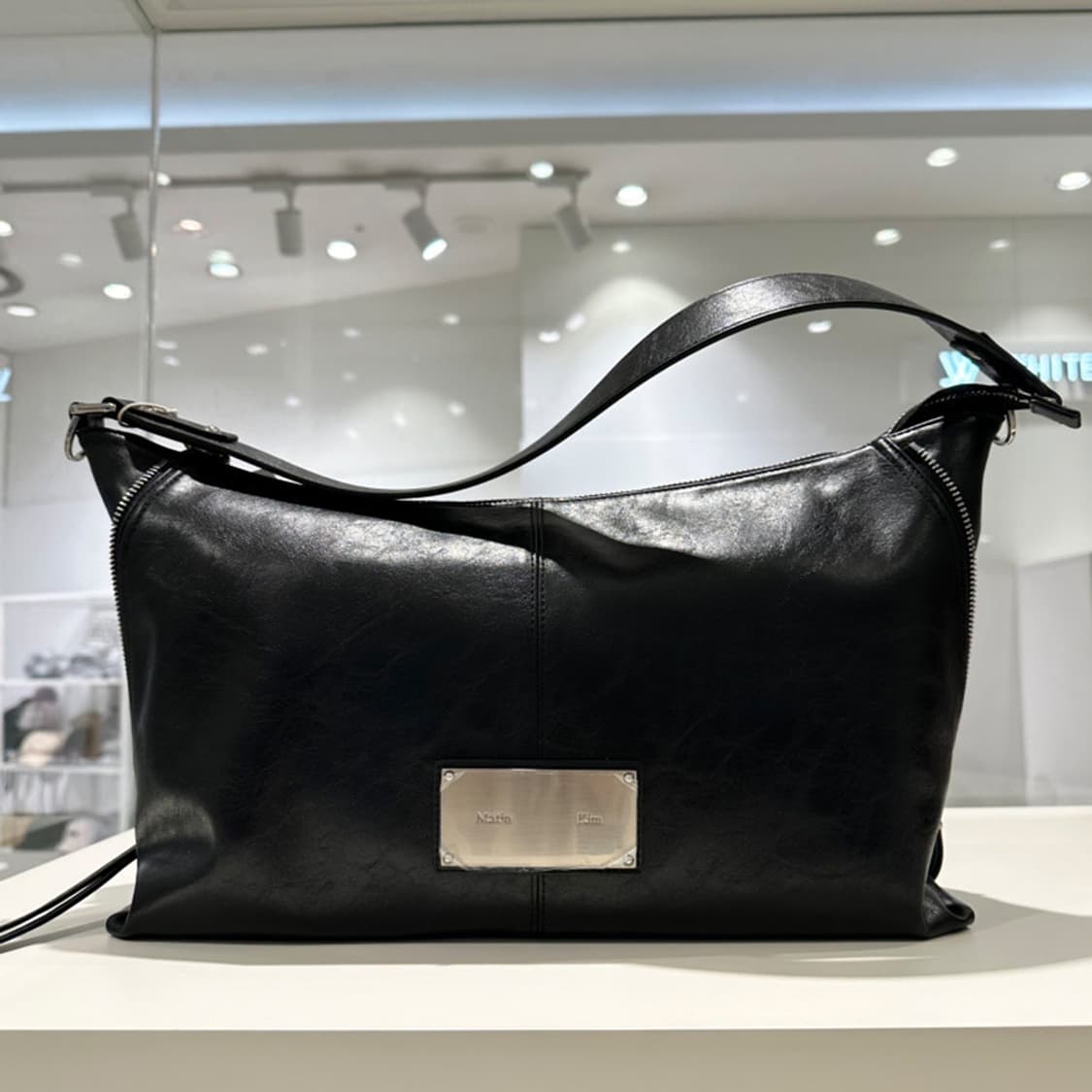 (새상품)마뗑킴 사이드 지퍼 투웨이백 빅사이즈 숄더백 크로스백 상품이미지2