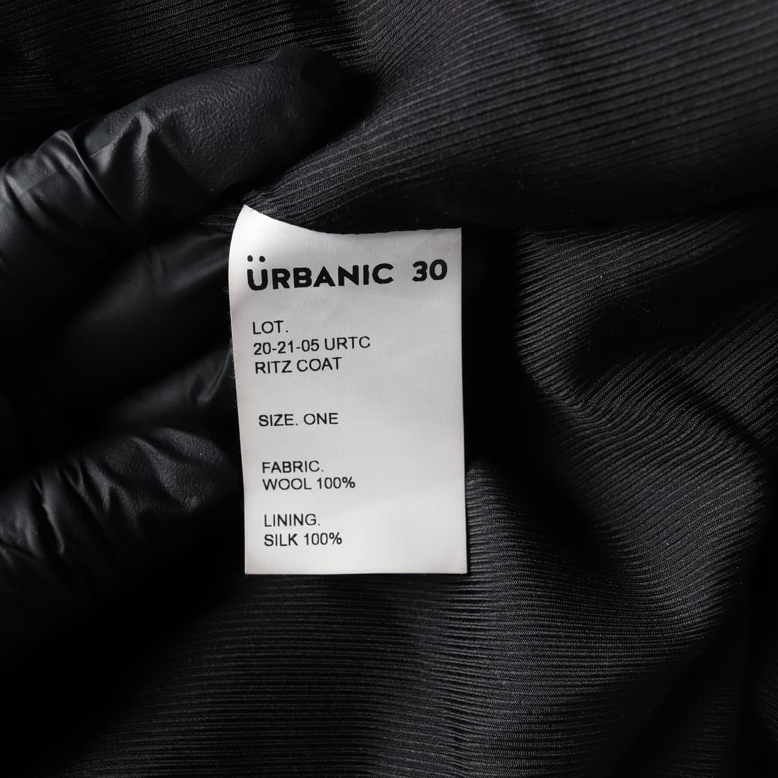 얼바닉 울100% 블랙 골드버튼 싱글 롱 코트
 상품이미지8