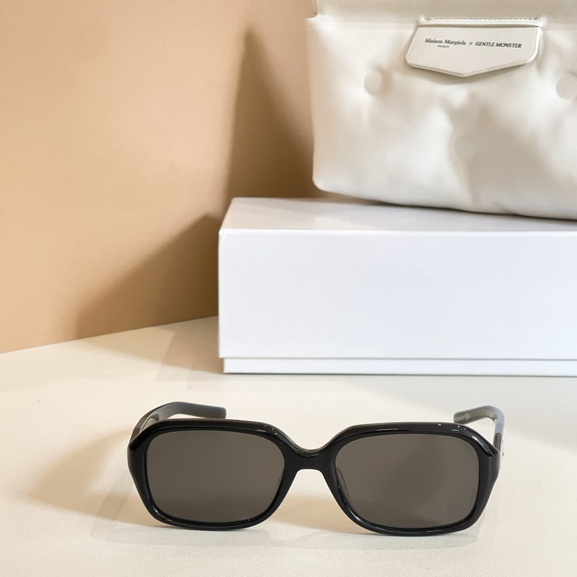 젠틀 몬스터 x 메종 마르지엘라  블랙 그레이 상품이미지2