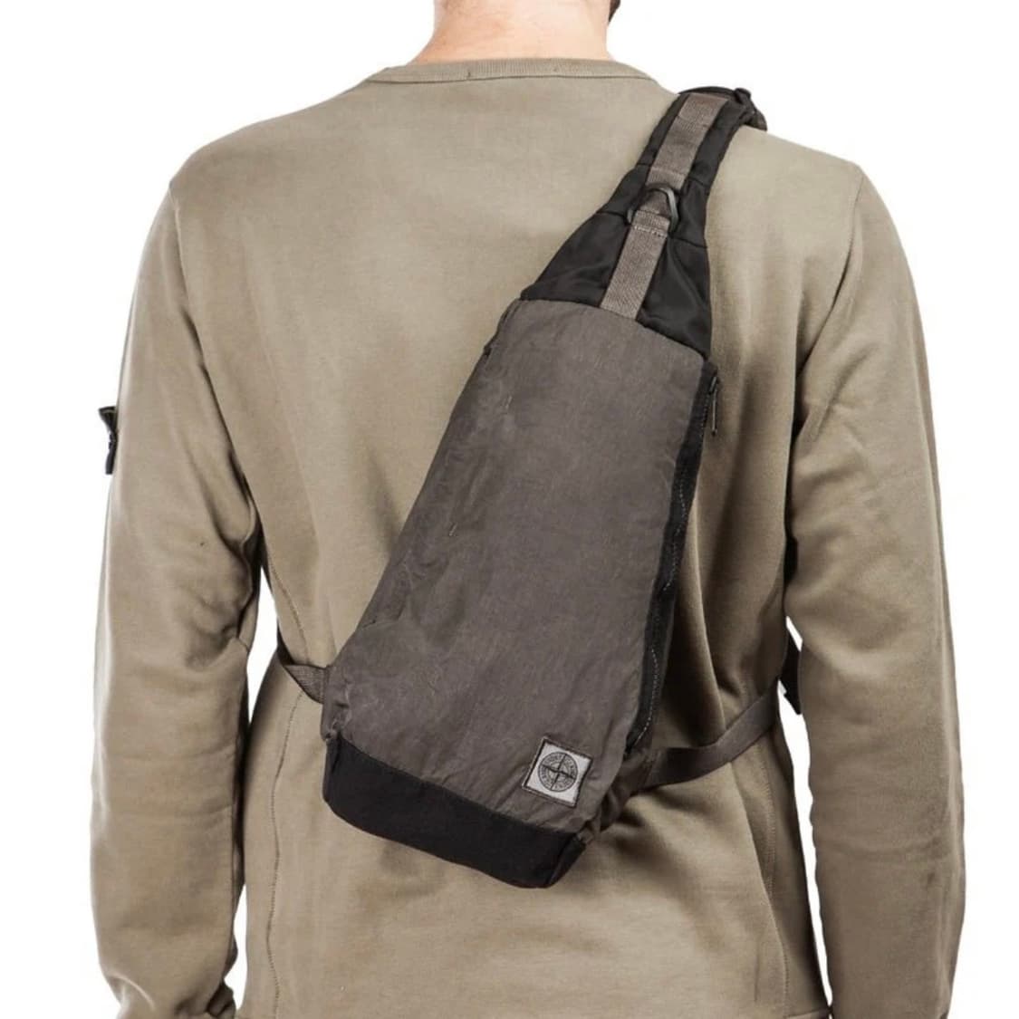 [OS] 스톤아일랜드 가먼트 다이드 나일론 슬링백 올리브 상품이미지3