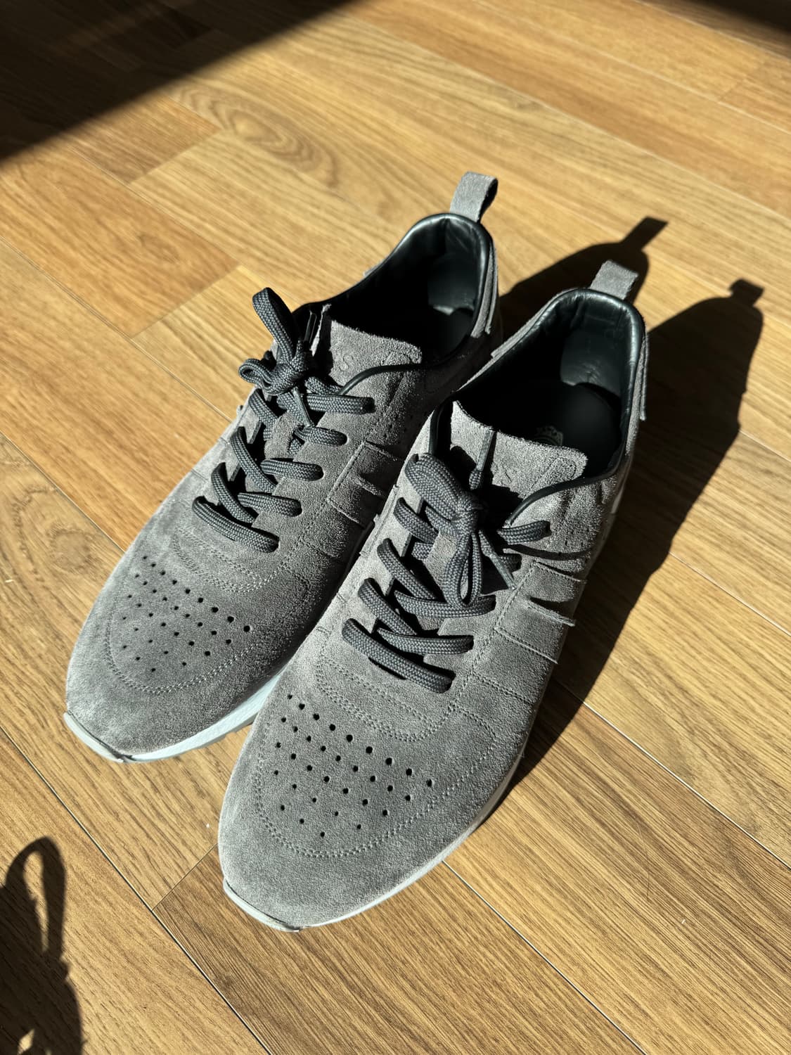 [Tods] 토즈 남성 스웨이드 스니커즈 7.5 회색 상품이미지3