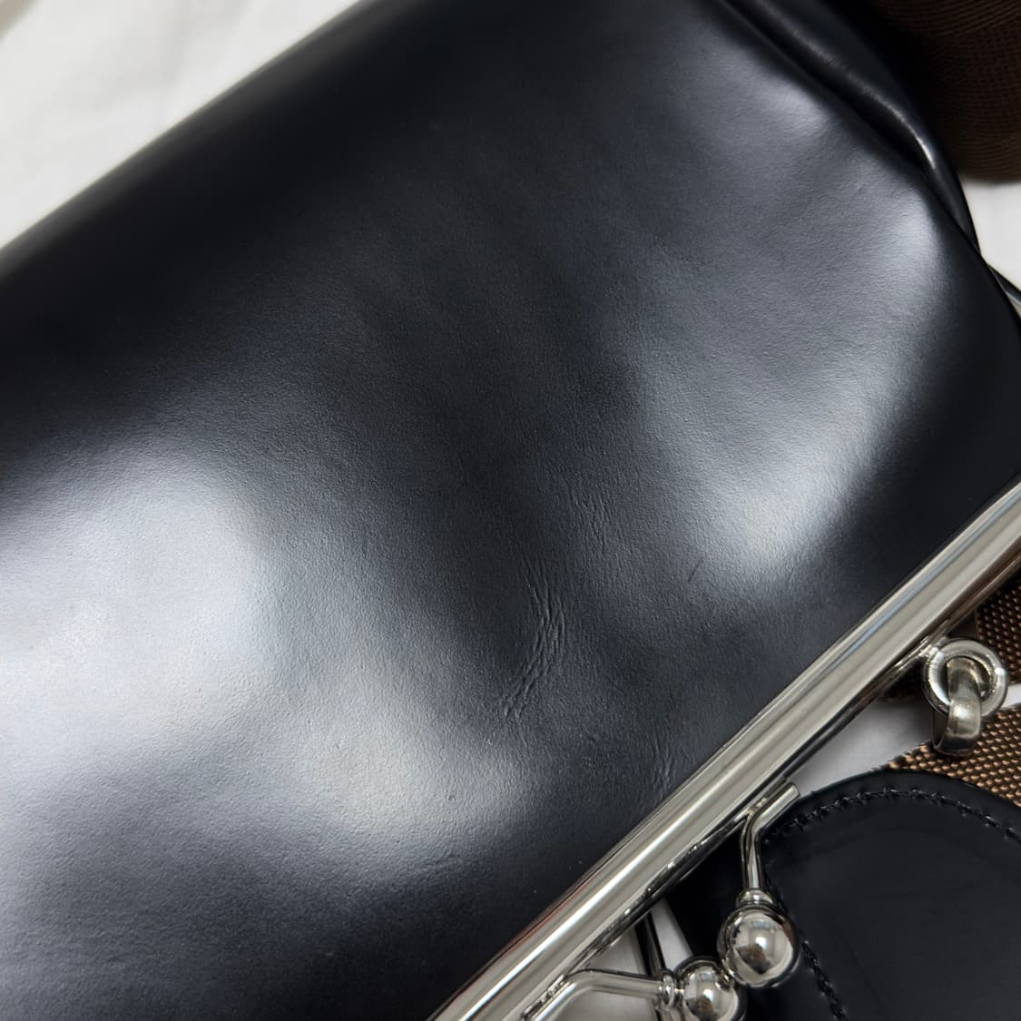 꼼데가르송 아오야마 가마구치 레더 플립백 상품이미지4