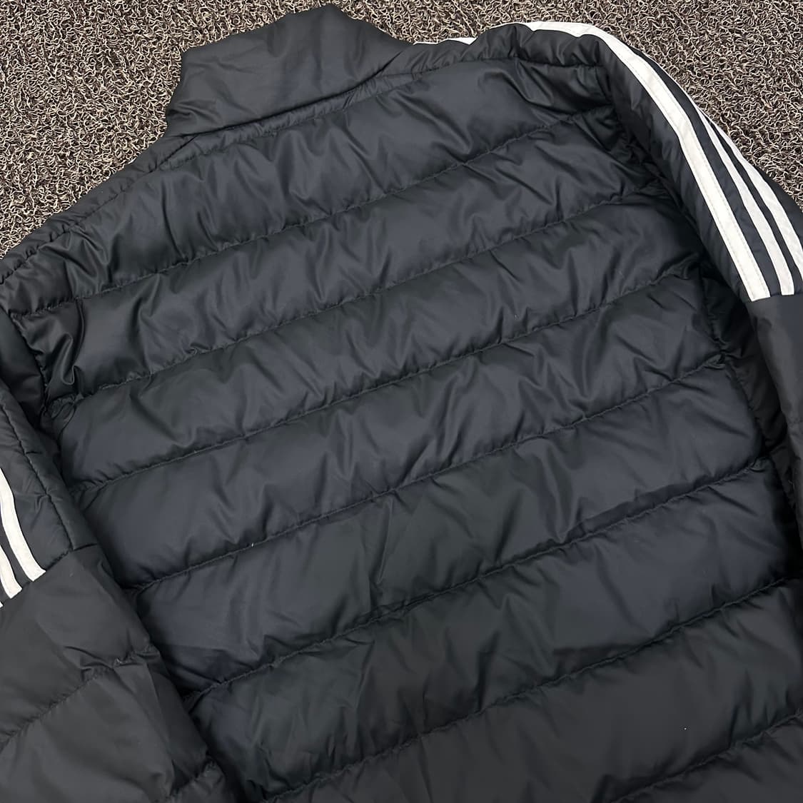 아디다스 덕다운 경량 패딩 블랙 M 상품이미지6
