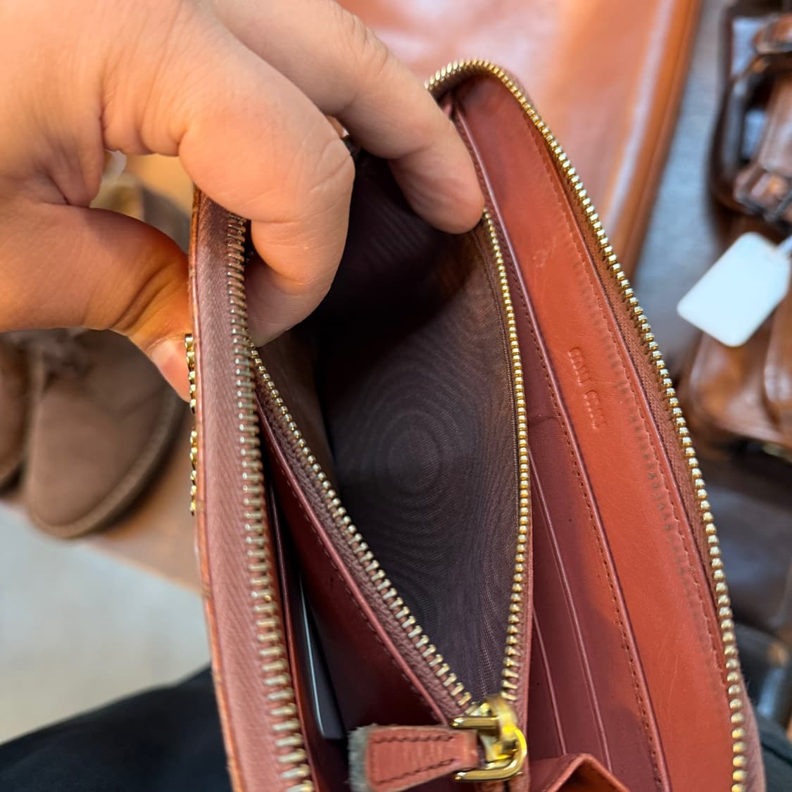 미우미우 악어가죽 패턴 레더 장지갑 상품이미지5