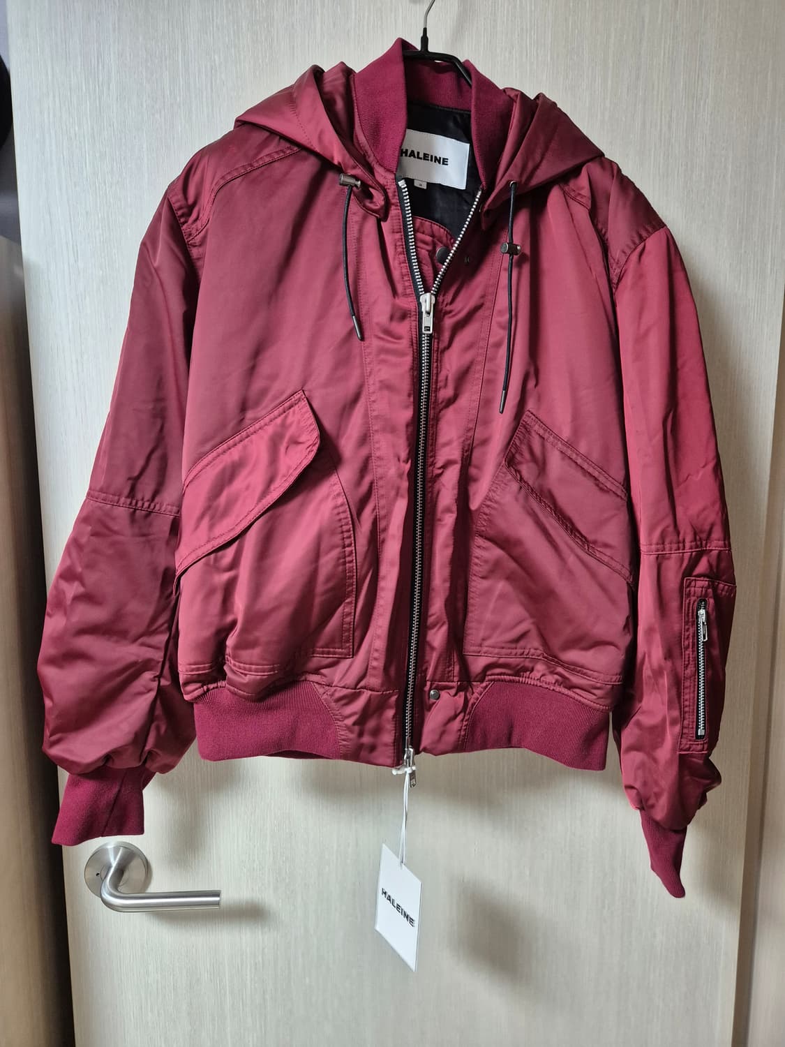 (새제품) 알렌느 사틴 3D 디테처블 핑거 홀 후드 봄버 상품이미지2