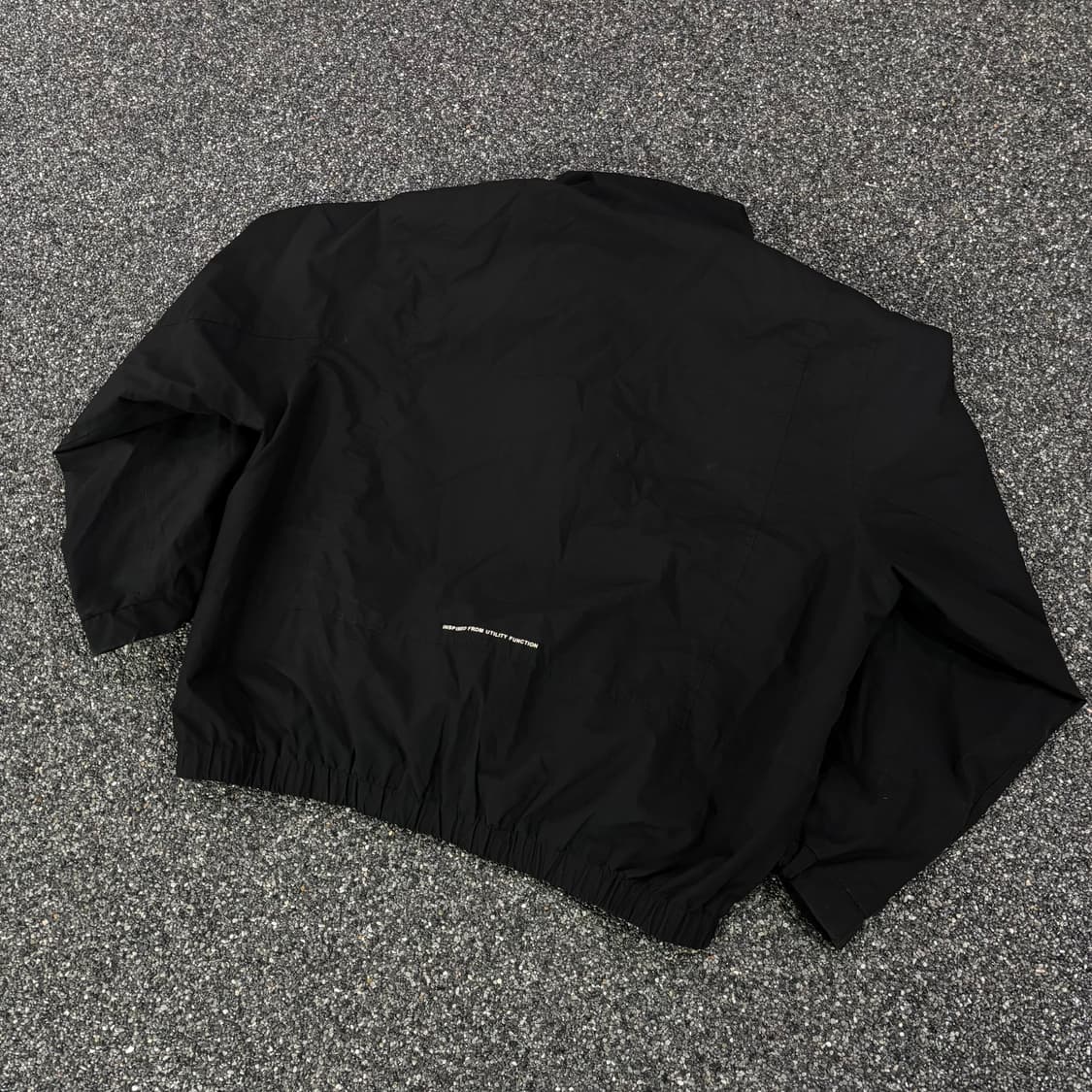 코드그라피 블랙 스몰로고 바람막이 상품이미지4