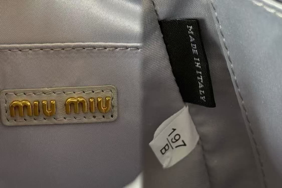 미우 미우 마테라쎄 나파 가죽 탑 핸들백 콘플라워 상품이미지6