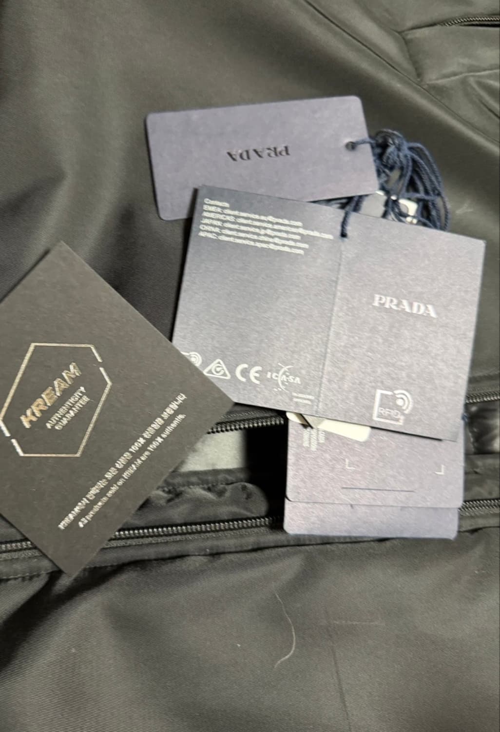 프라다 25SS 리나일론 봄버 M 상품이미지9